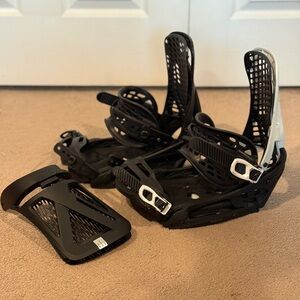 Burton Genesis EST Medium snowboard Bindings + new backing